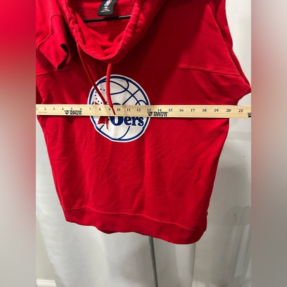 NBA Philadelphia 76ers Red Cowl/Funnel Neck Pullover sz Large - Picture 9 of 9